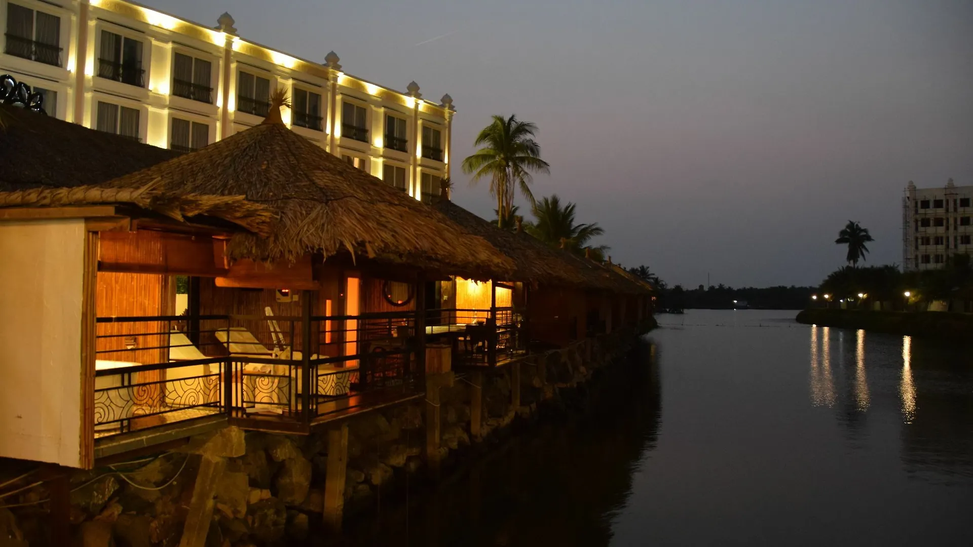 Cham Oasis Nha Trang Resort Condotel 5*,